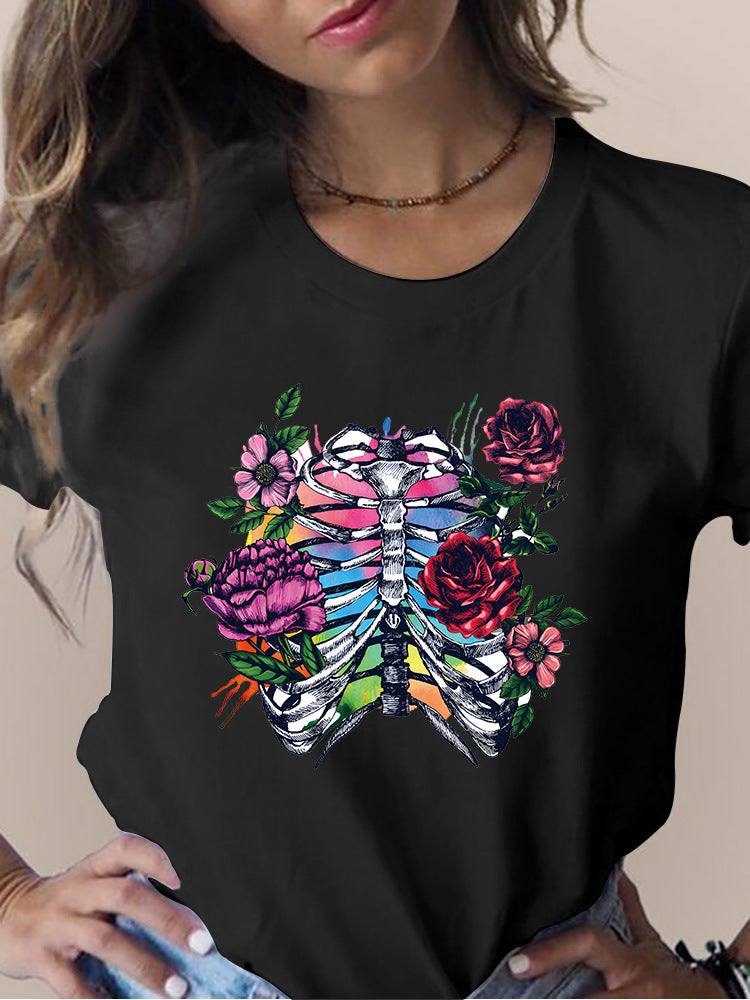 Camiseta de manga corta con cuello redondo y estampado de flores y calaveras para mujer