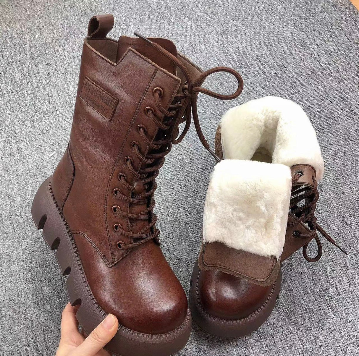 Charol estilo retro estilo británico cómodo tacón bajo otoño e invierno botas de moda con forro polar