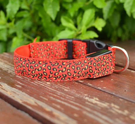 Collar de perro LED Collar de mascota de leopardo de nailon ajustable de seguridad