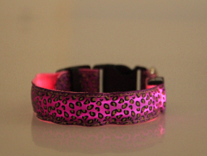 Collar de perro LED Collar de mascota de leopardo de nailon ajustable de seguridad