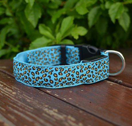 Collar de perro LED Collar de mascota de leopardo de nailon ajustable de seguridad