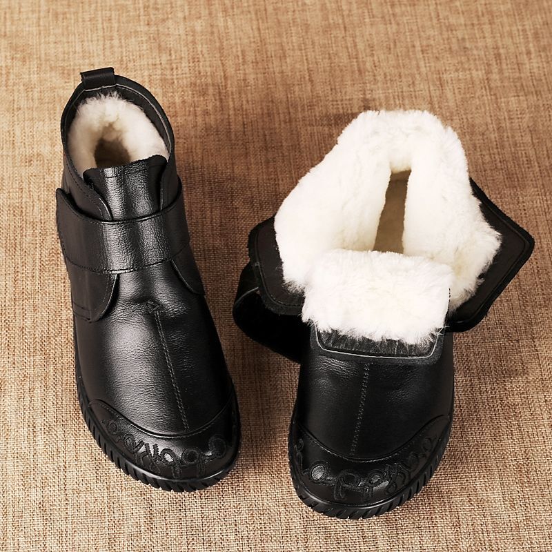 Zapatos de algodón de cuero suave para mujer, botas cortas con forro polar de mediana edad, antideslizantes, de fondo suave, de invierno