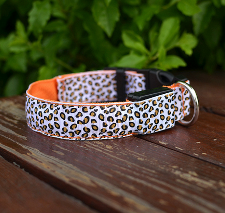 Collar de perro LED Collar de mascota de leopardo de nailon ajustable de seguridad