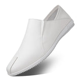 Zapatos de cuero para hombre con estilo de pie en blanco