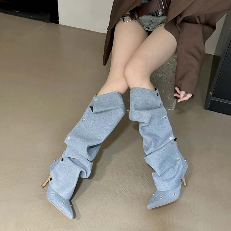 Botas estilo denim plisadas con tacón de aguja bidireccional y costuras con hebilla y remaches