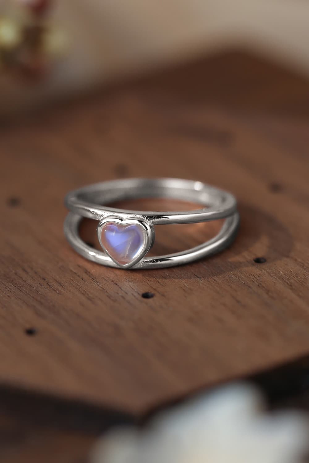 Anillo de plata de ley 925 con corazón de piedra lunar