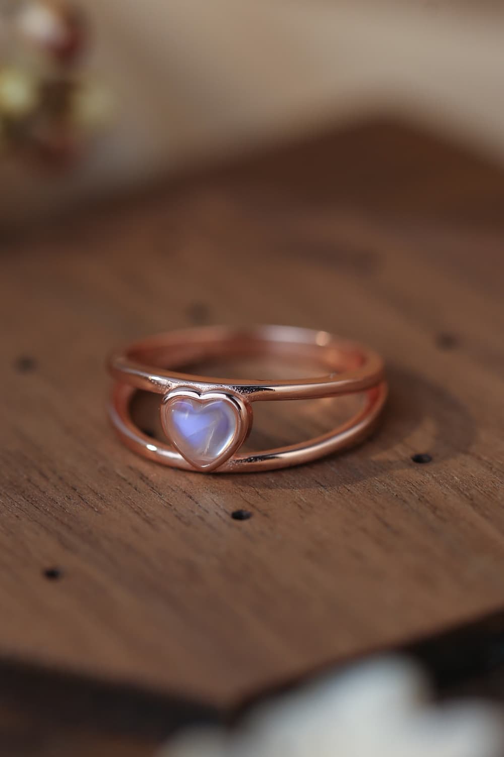 Anillo de plata de ley 925 con corazón de piedra lunar