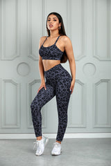 Conjunto de leggings y sujetador deportivo con abertura de leopardo