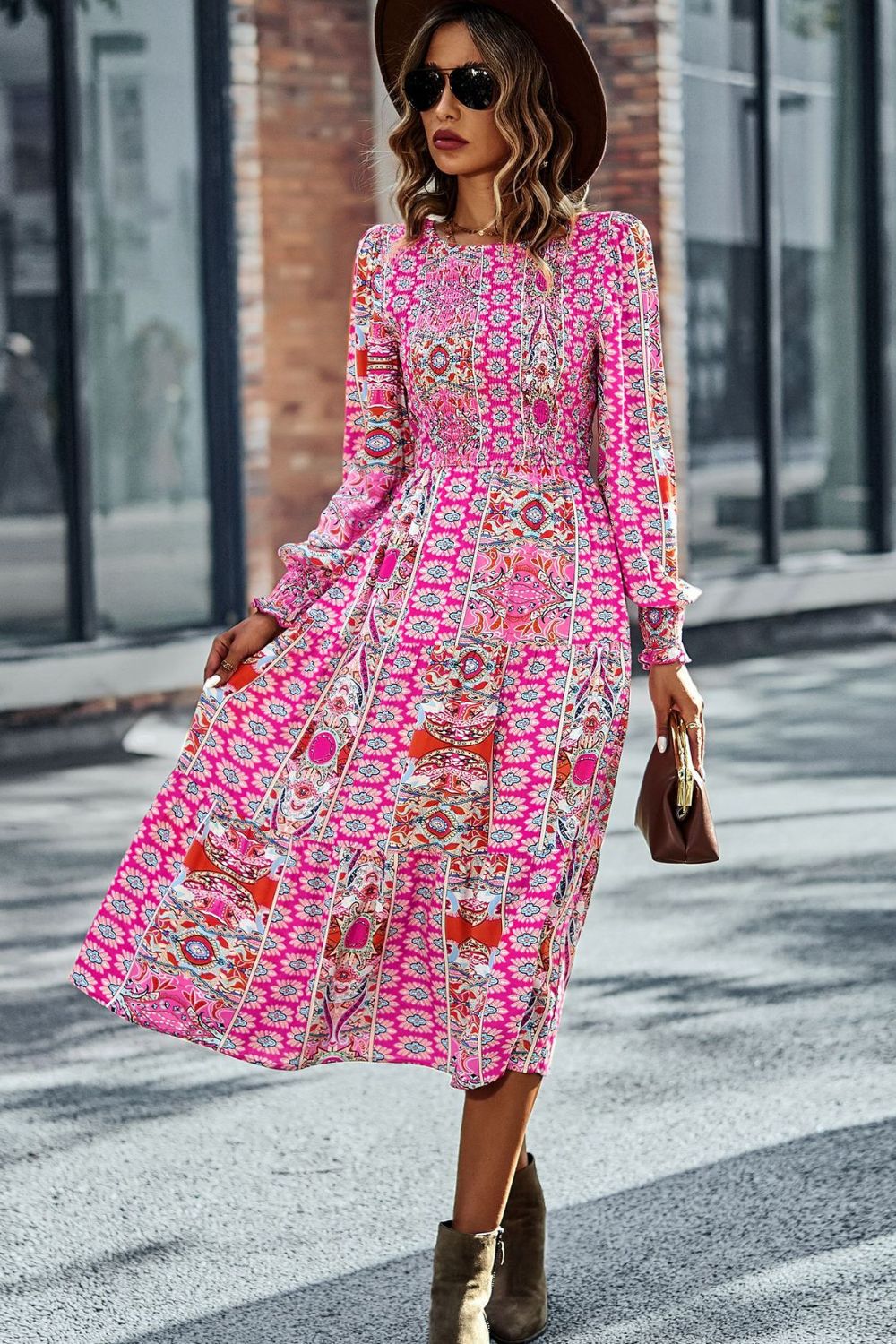 Vestido midi fruncido con cuello redondo y manga farol