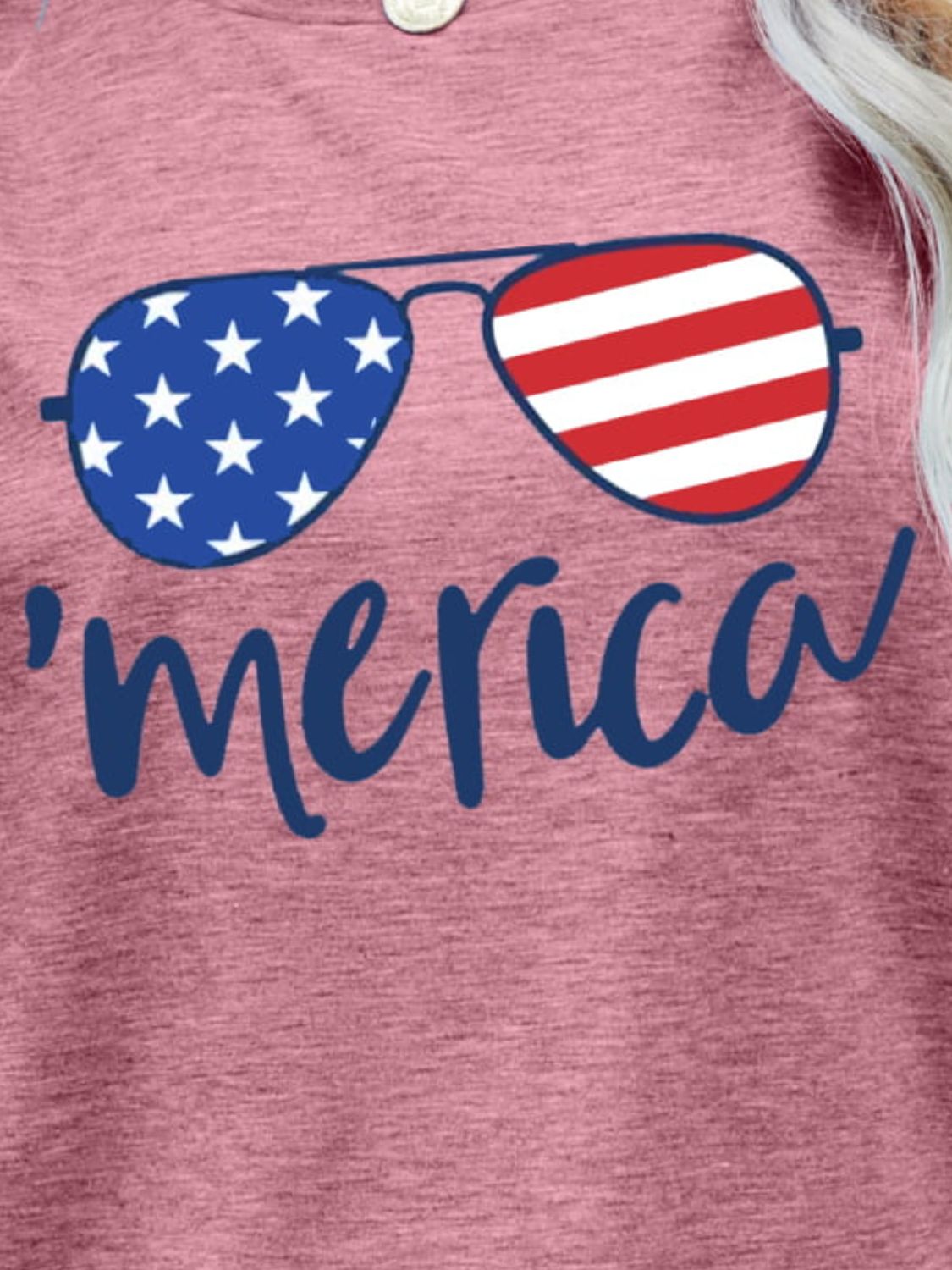 Camiseta con gráfico de gafas y bandera de EE. UU.