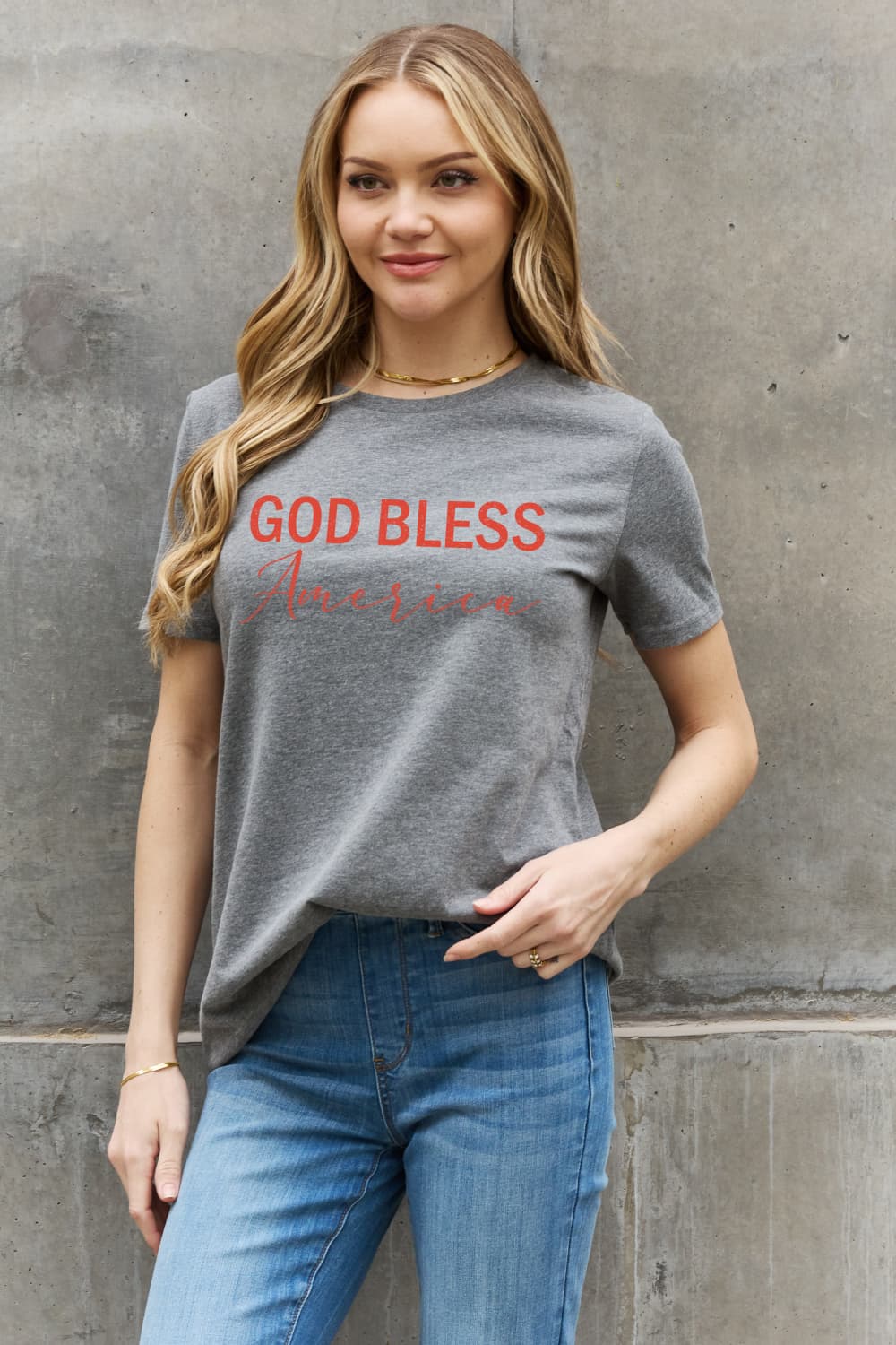 Camiseta de algodón con gráfico de Simply Love GOD BLESS AMERICA